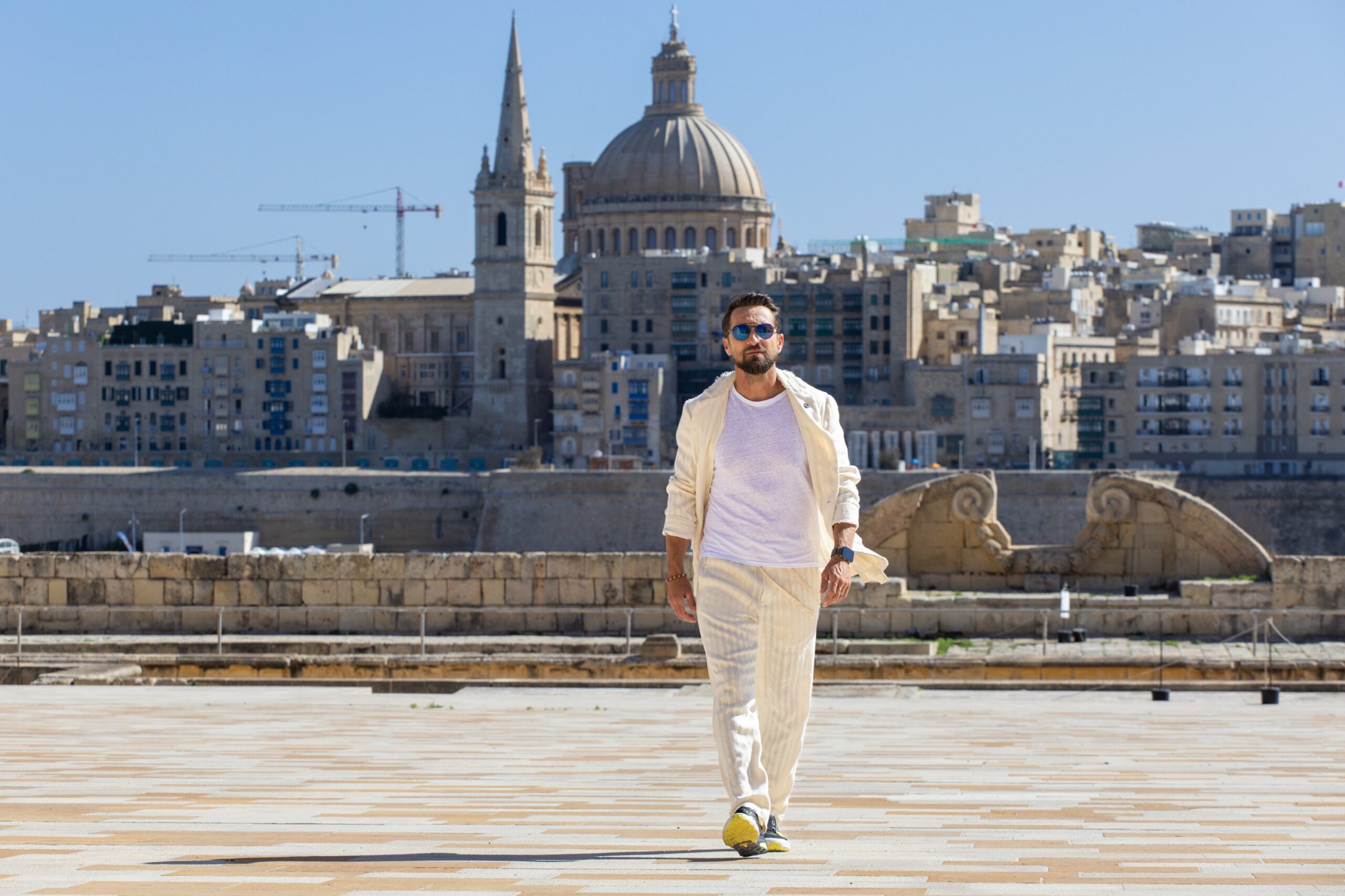 Mâine, Dani Oțil și cele 9 cupluri participante în show-ul Power Couple, de la Antena 1, se întorc în România! Filmările pentru sezonul 3 ajung astăzi la sfârșit!