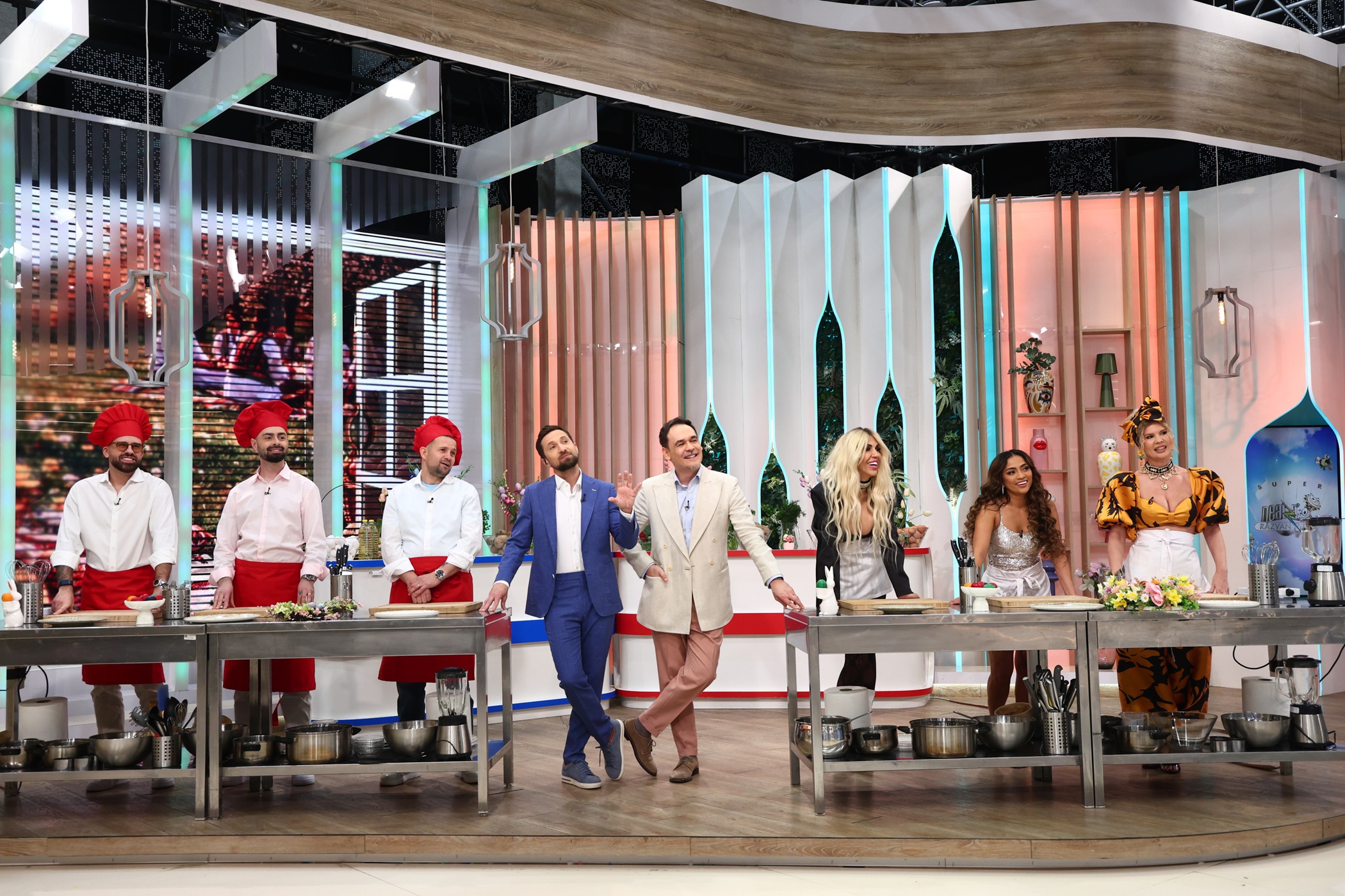 The Super Neatza with Răzvan and Dani team brings special holiday editions on Good Friday, as well as on the first and second day of Easter.